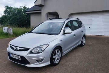 Hyundai i30 blue 1.6 CRDi Premium