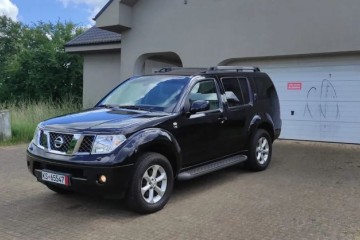 Nissan Pathfinder 4.0 V6 LE